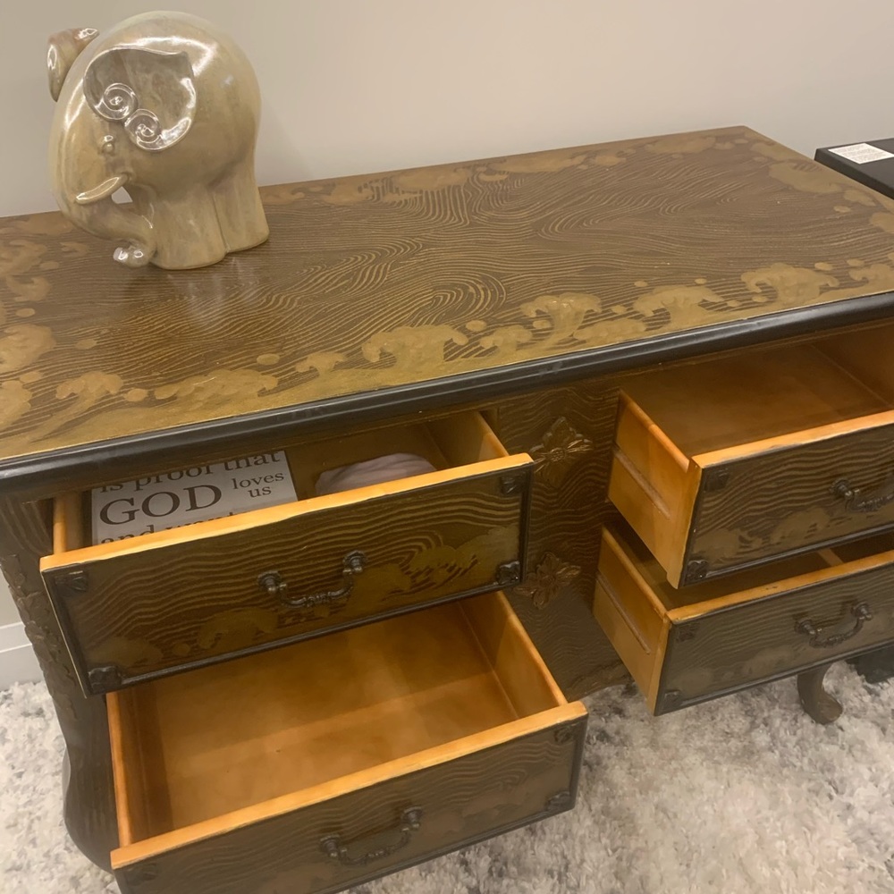 Dresser - Picture 3 of 4